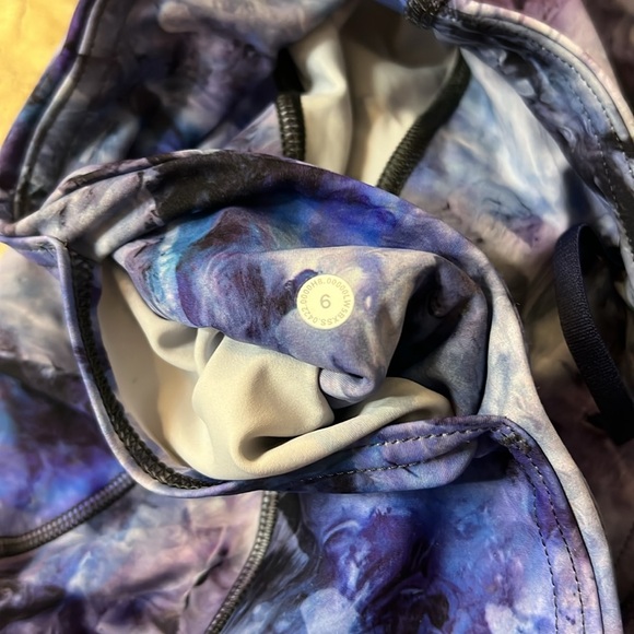 Lululemon Fast and Free High-Rise Tight 25" SIZE 6
Chromasphere Multi Blue - Picture 13 of 15